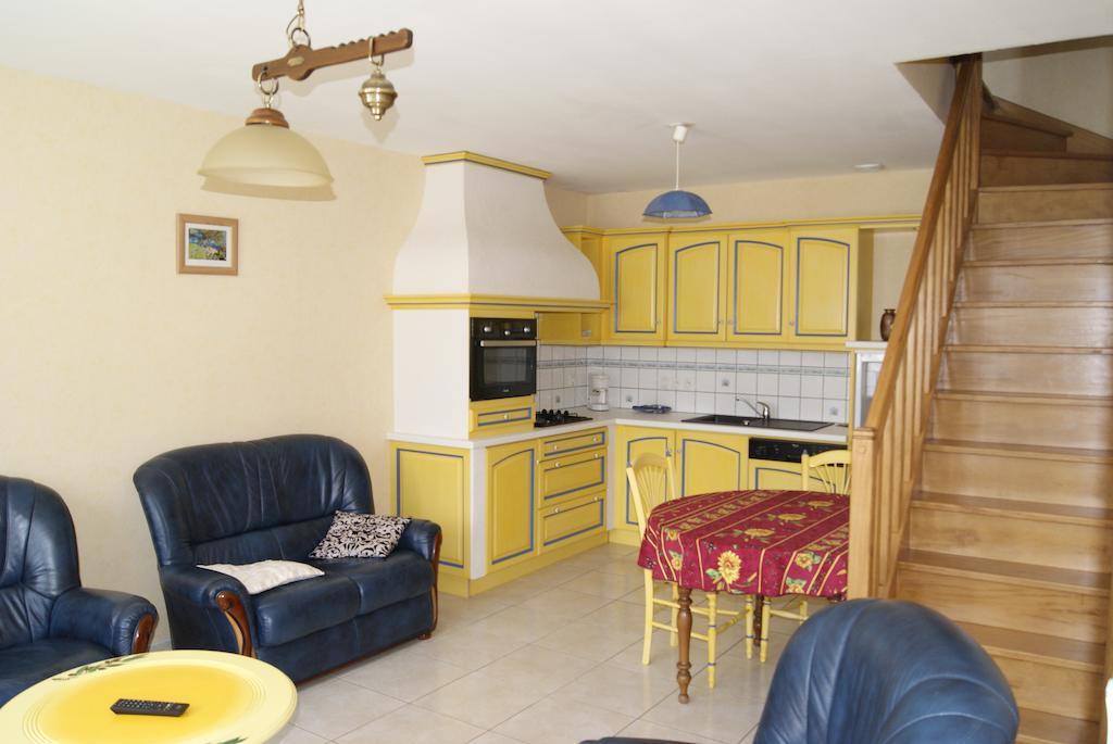 Gites De La Melautais Saint-Juvat Habitación foto