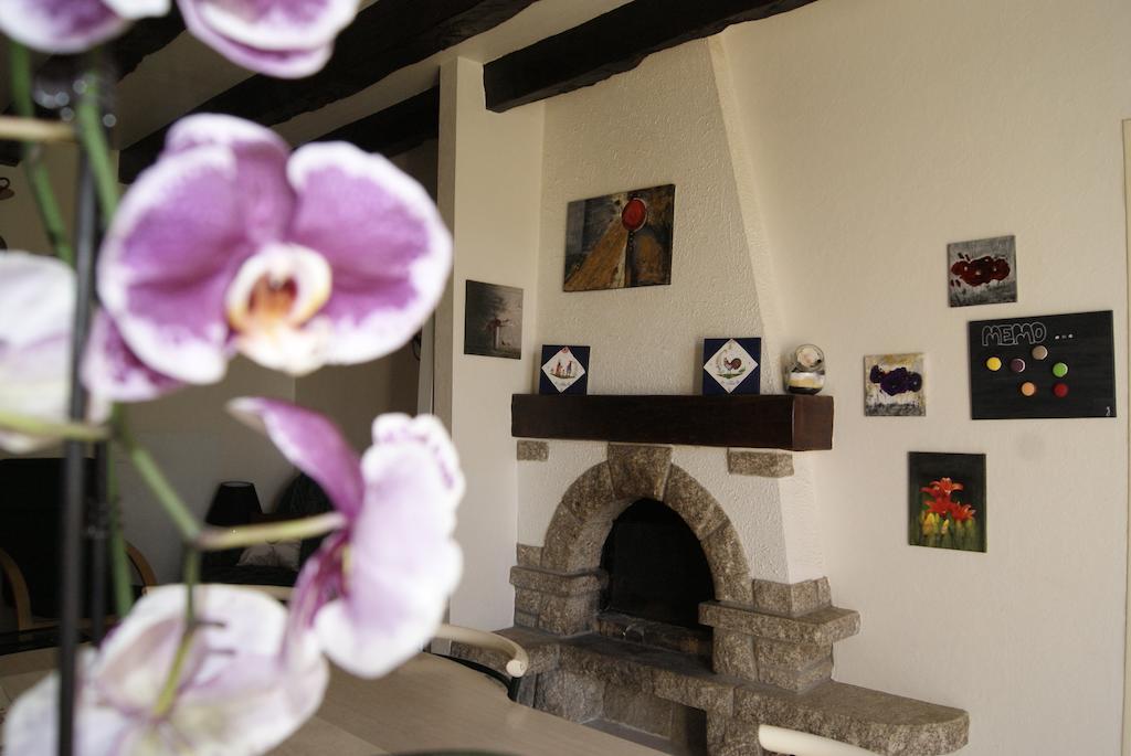 Gites De La Melautais Saint-Juvat Habitación foto